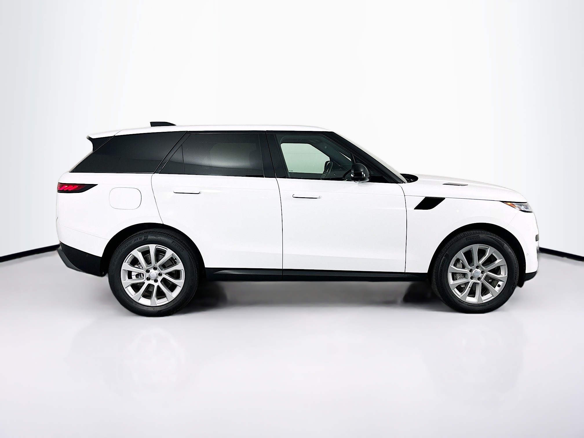 2025 Land Rover Range Rover Sport SE photo 4