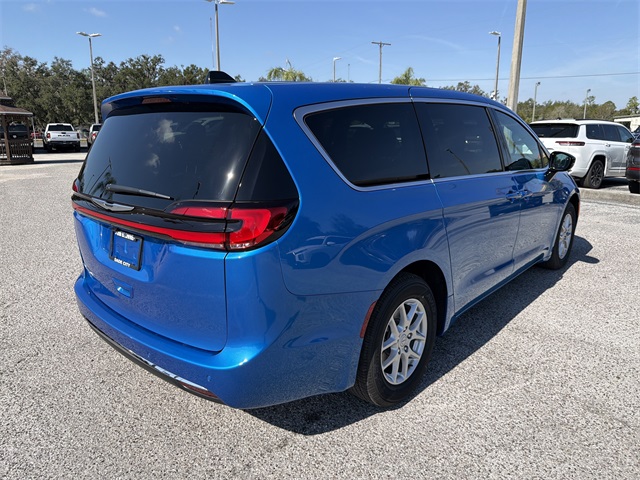 2026 Chrysler Pacifica photo 4