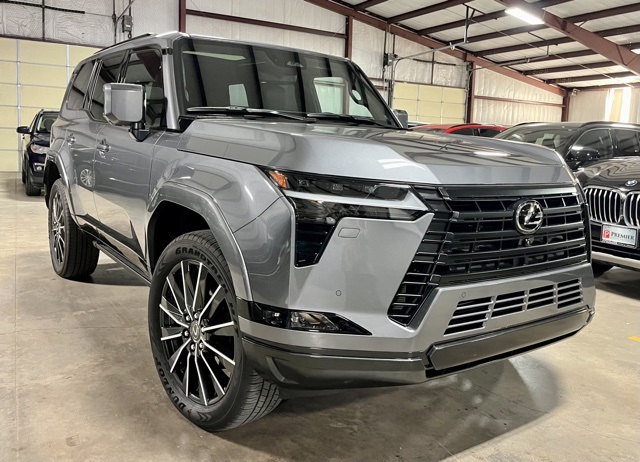 2025 Lexus GX Luxury's photo