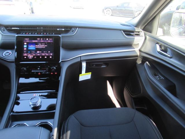 2025 Jeep Grand Cherokee Laredo X photo 13