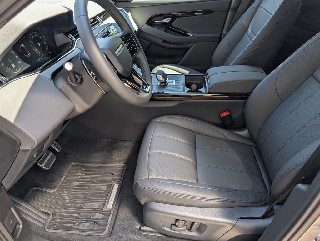 2026 Land Rover Range Rover Evoque Dynamic SE photo 21