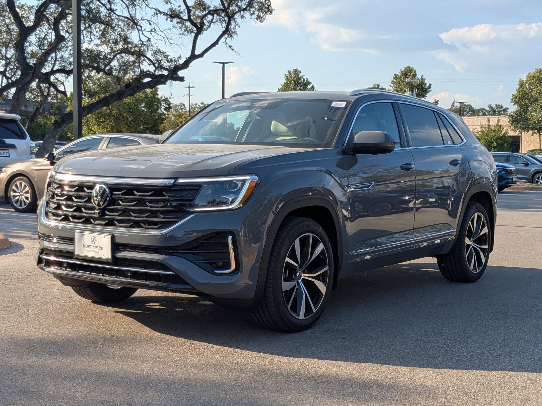 2026 Volkswagen Atlas Cross Sport SEL Premium R-Line photo 3