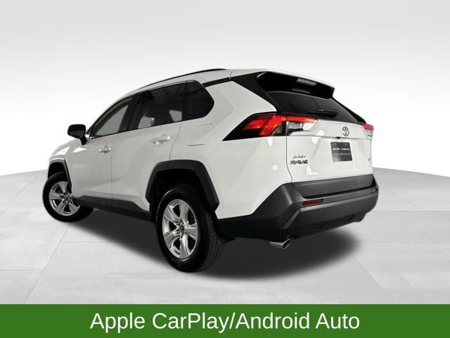2021 Toyota RAV4 XLE photo 2