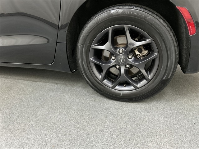 2020 Chrysler Pacifica Touring Plus photo 4