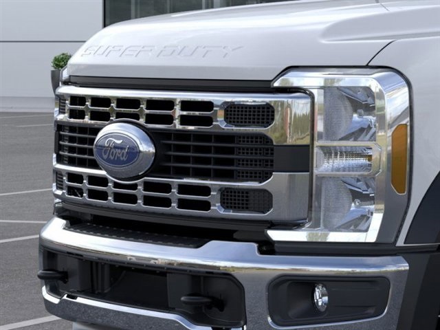 2025 Ford F-600 photo 16