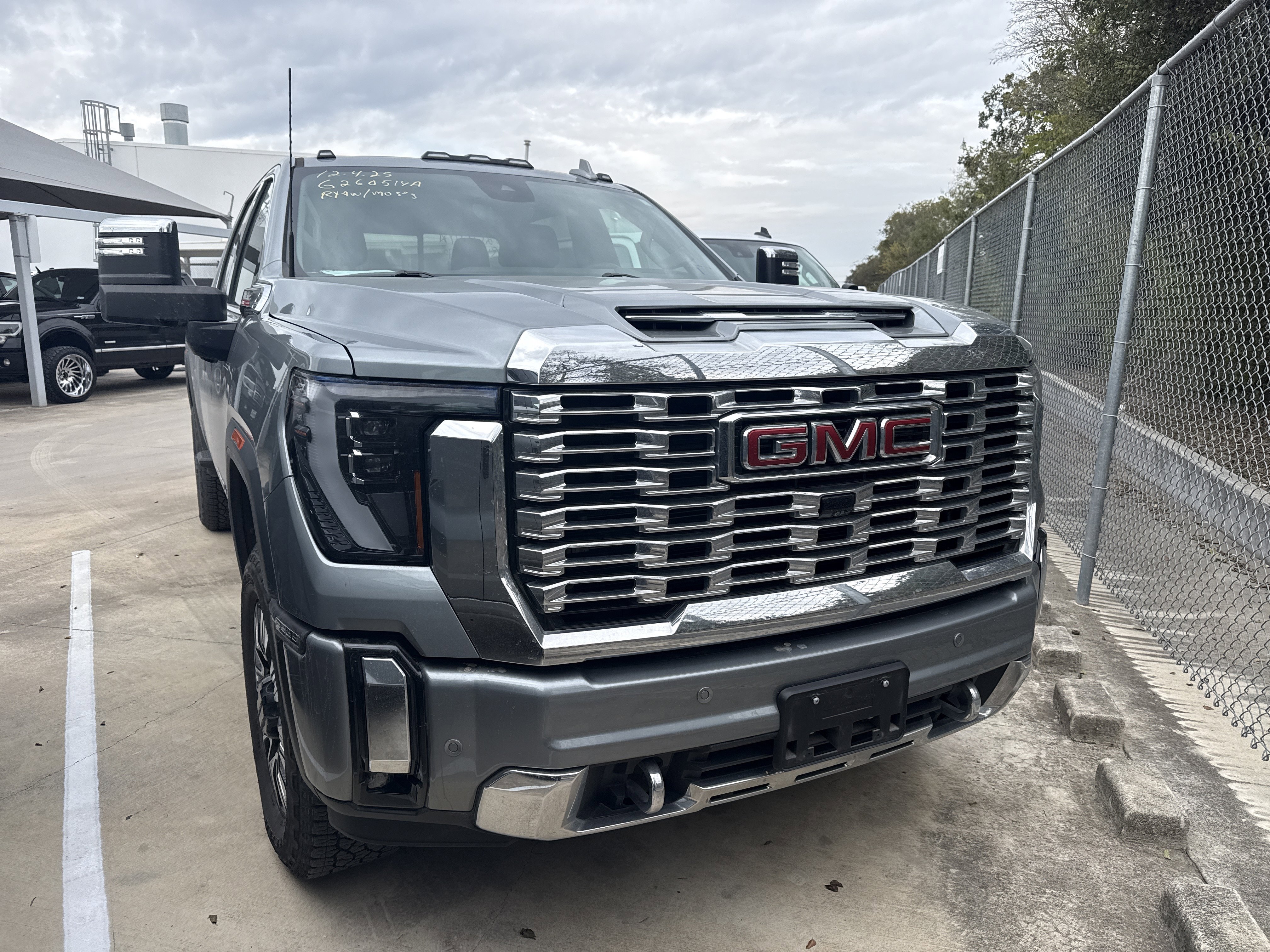 2024 GMC Sierra 2500HD Denali's photo