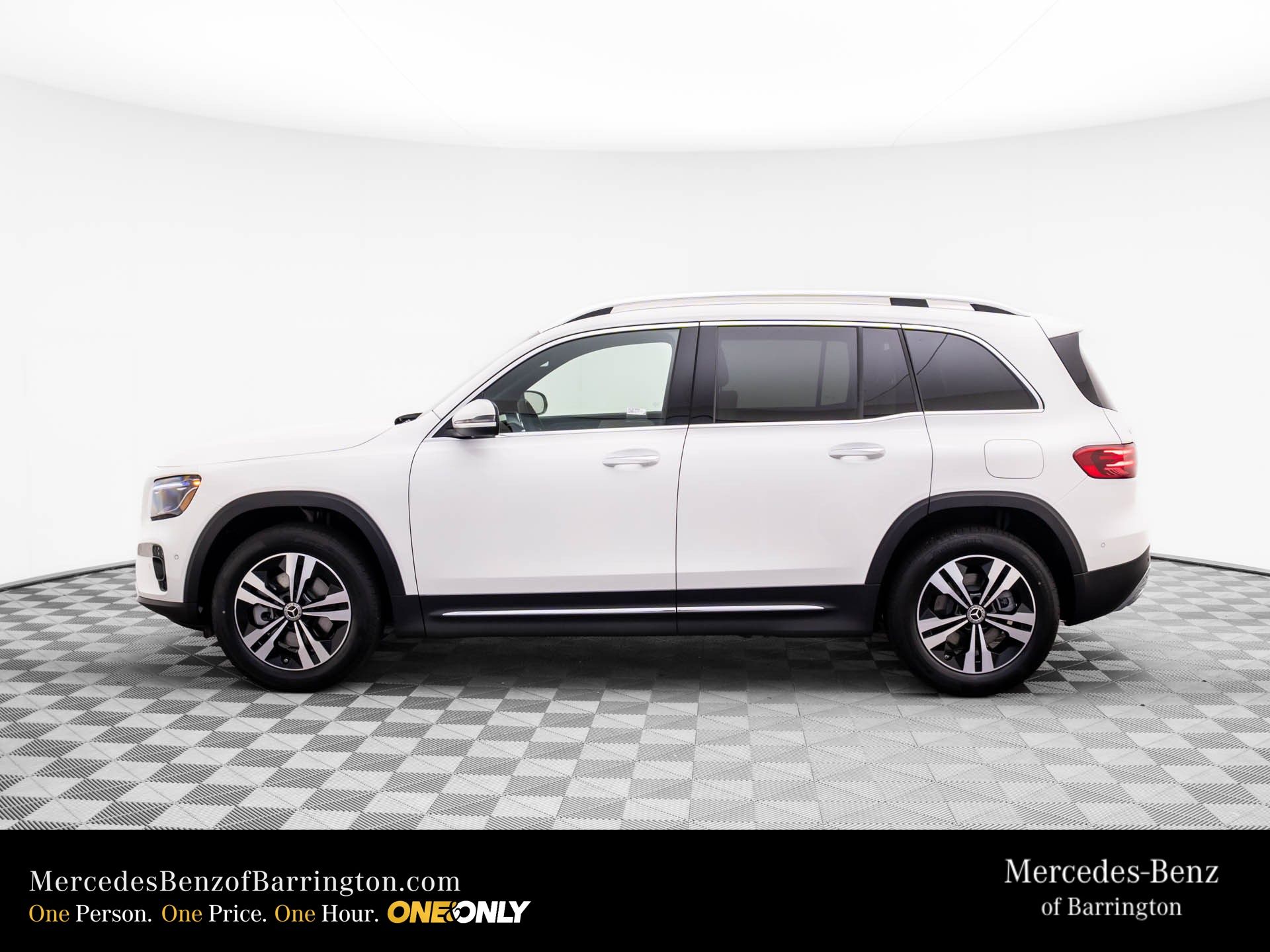 2025 Mercedes Benz GLB 250 4MATIC photo 2