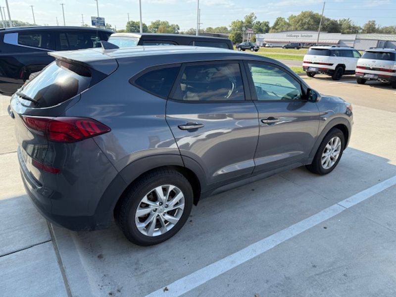 2021 Hyundai Tucson SE photo 3
