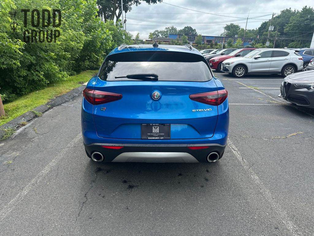 2019 Alfa Romeo Stelvio Ti Sport photo 4