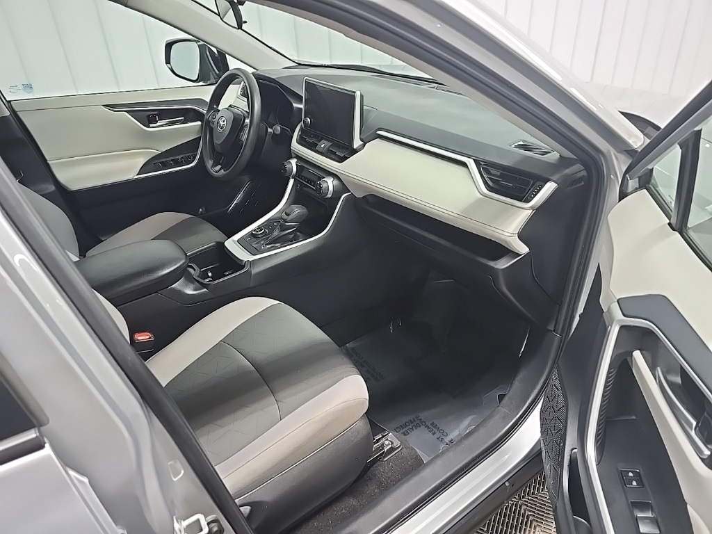2024 Toyota RAV4 Hybrid XLE photo 15