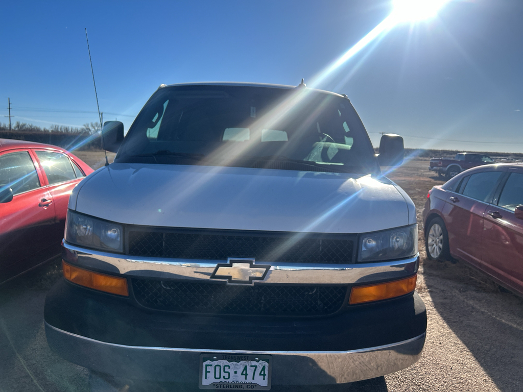 2016 Chevrolet Express 3500 LT photo 2