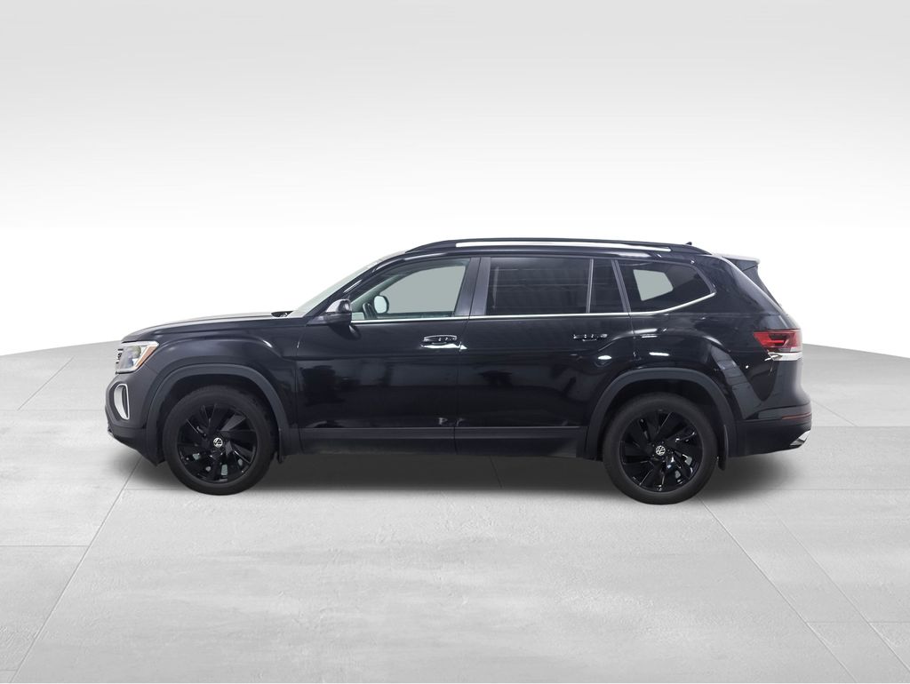Used 2024 Volkswagen Atlas SE w/Tech with VIN 1V2KR2CA3RC582409 for sale in Minneapolis, Minnesota
