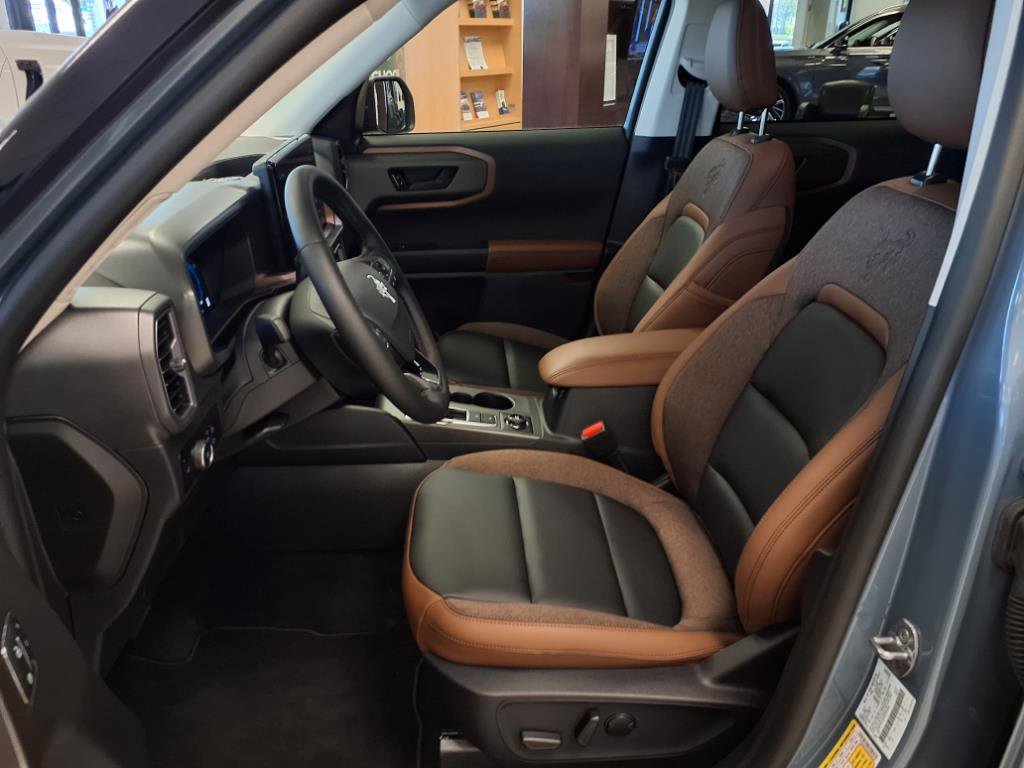 2025 Ford Bronco Sport Outer Banks photo 3