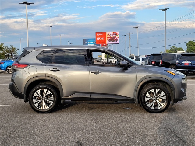 2021 Nissan Rogue SV photo 2
