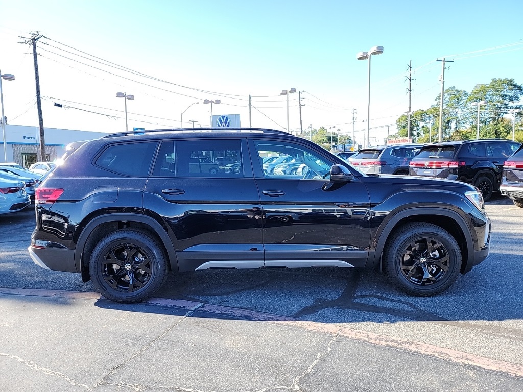 2025 Volkswagen Atlas Peak Edition SE photo 4