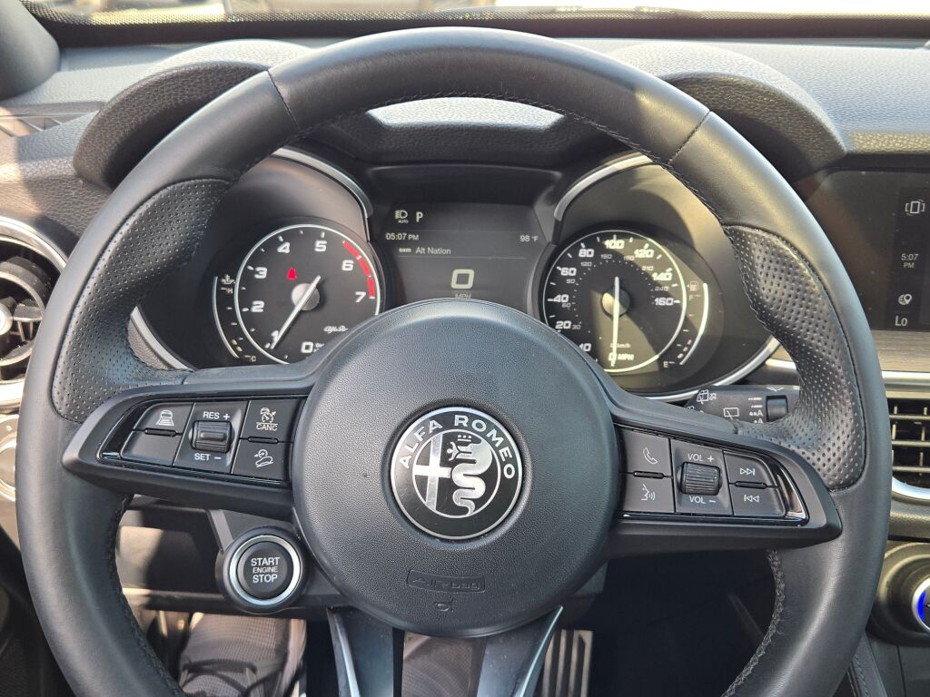 2022 Alfa Romeo Stelvio Ti photo 32
