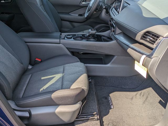 2026 Nissan Rogue SV photo 25