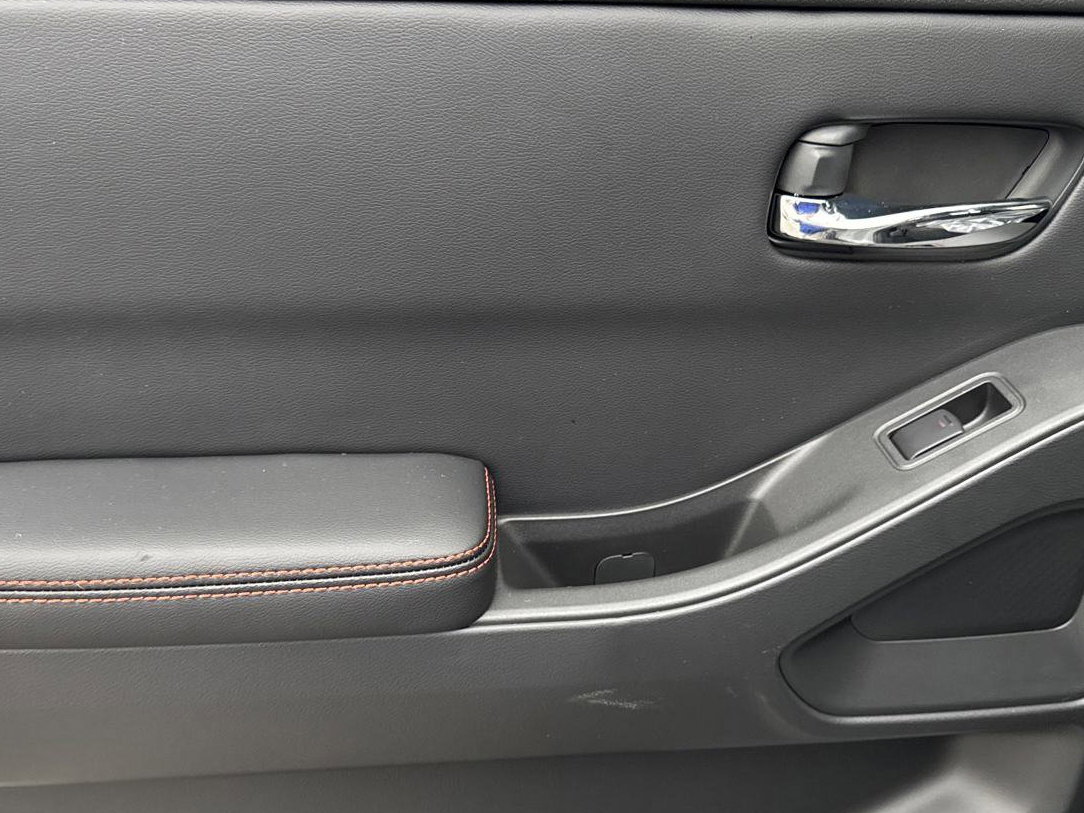 2025 Nissan Frontier PRO-4X photo 10
