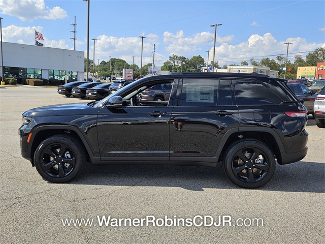 2025 Jeep Grand Cherokee Altitude photo 4