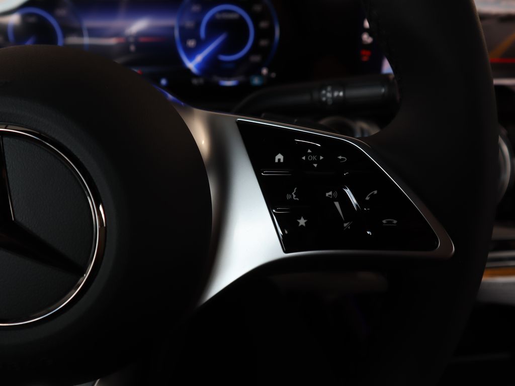 2025 Mercedes Benz EQB photo 11