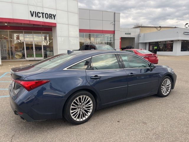 2019 Toyota Avalon Limited photo 3