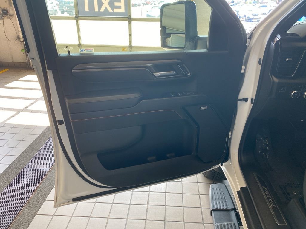 2025 Gmc Sierra 3500 HD AT4 photo 3