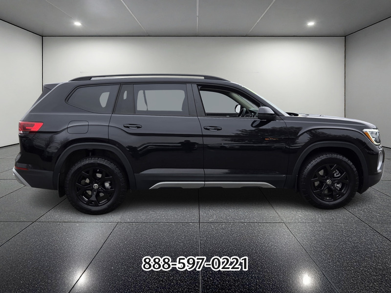 2025 Volkswagen Atlas Peak Edition photo 2
