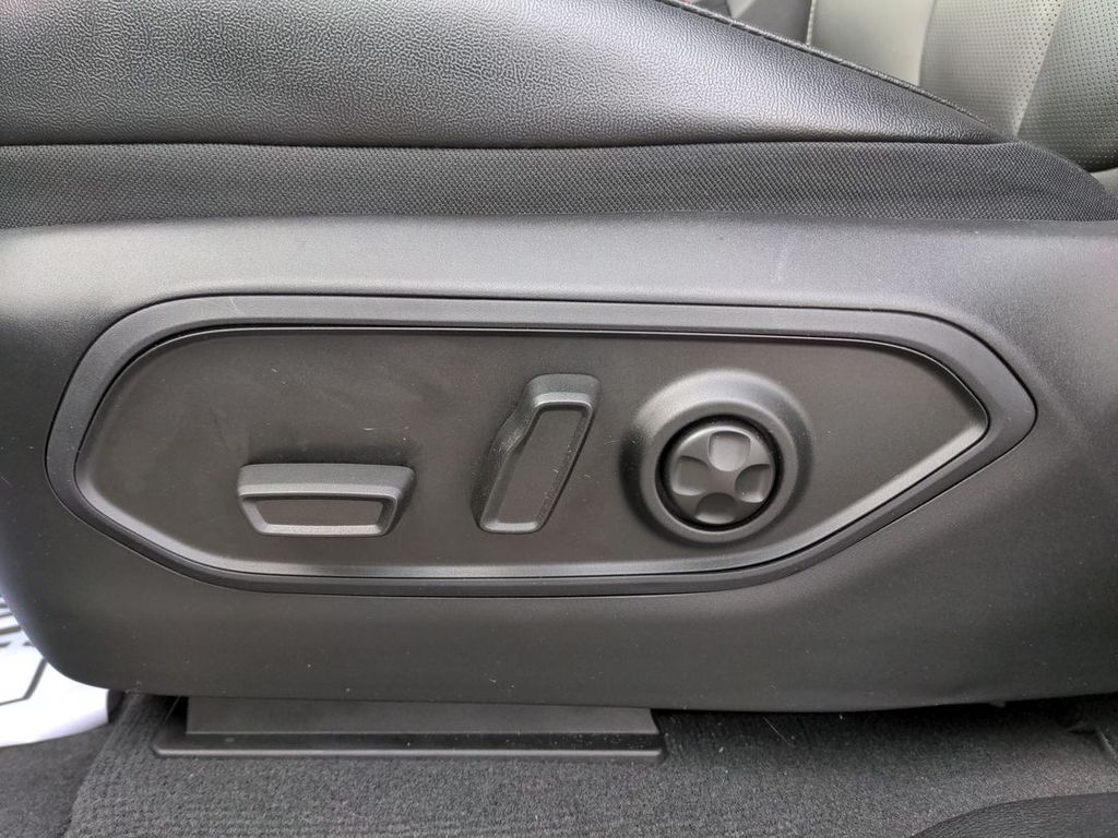 2025 Jeep Grand Cherokee Limited photo 3