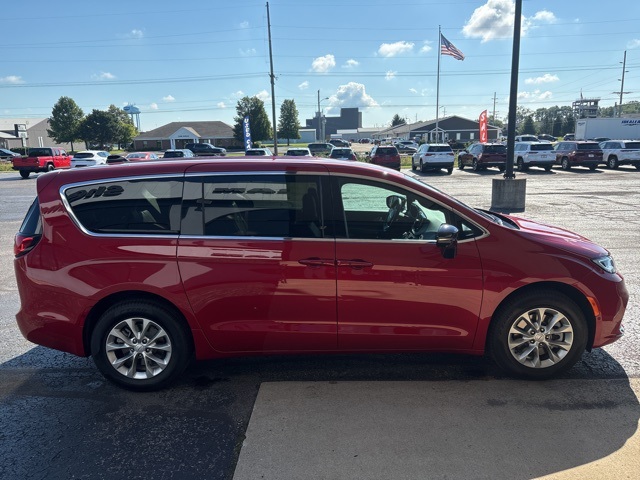 2025 Chrysler Pacifica photo 6