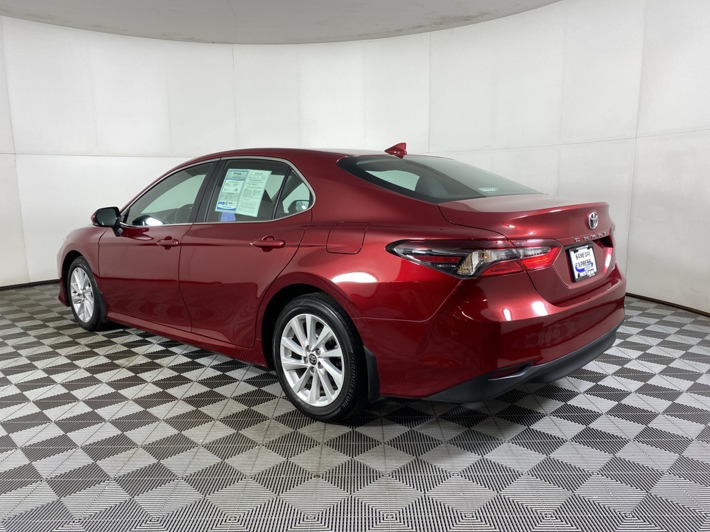2022 Toyota Camry LE photo 13