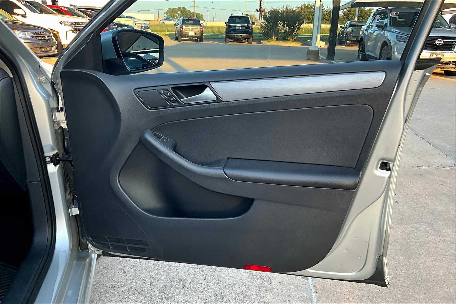 2015 Volkswagen Jetta 2.0 TDI SE photo 24