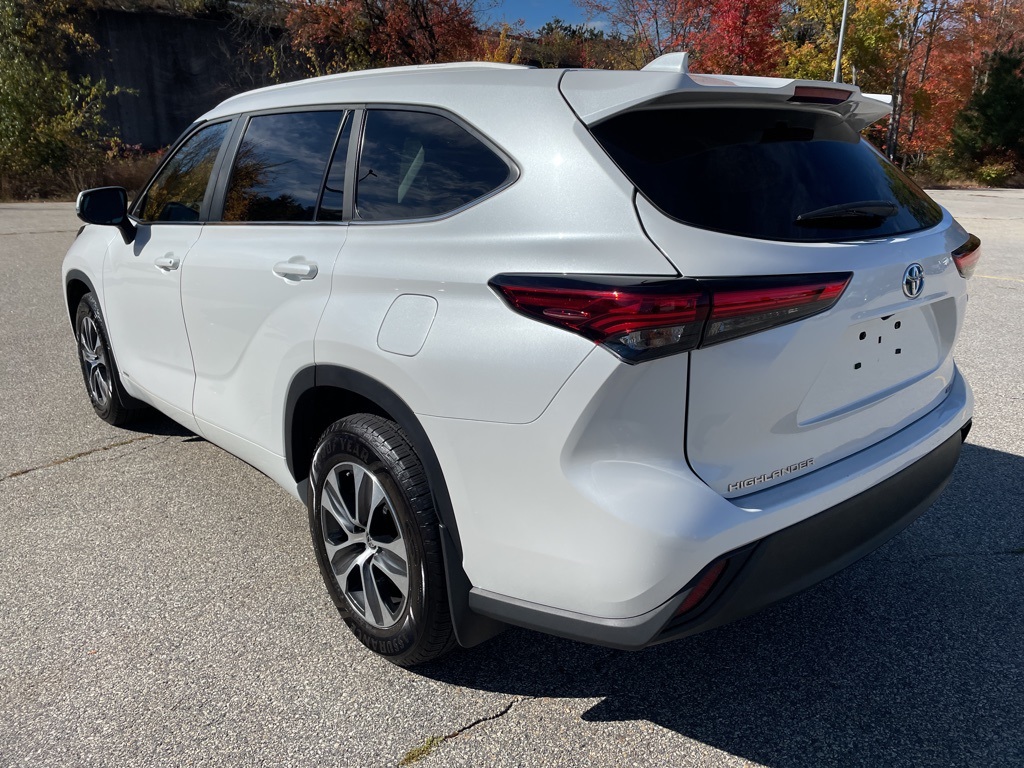 2023 Toyota Highlander Hybrid XLE photo 3