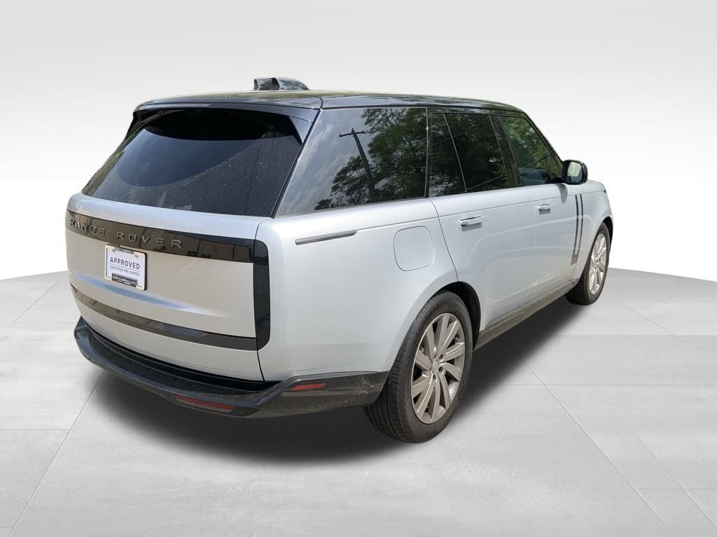 2024 Land Rover Range Rover SE photo 8