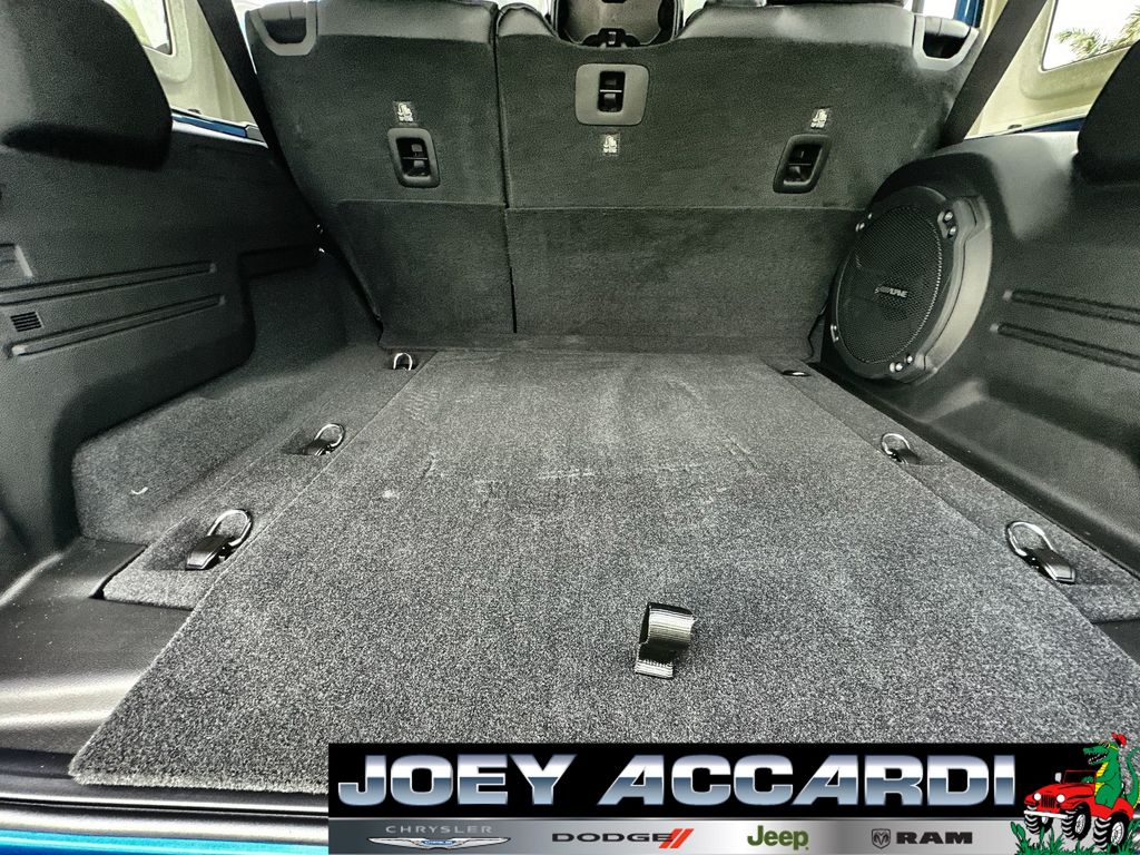 2025 Jeep Wrangler Sahara photo 23