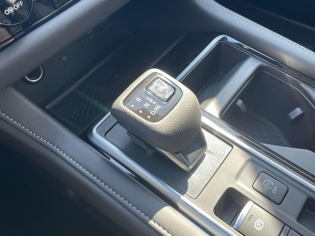 2025 Nissan Pathfinder SL photo 25