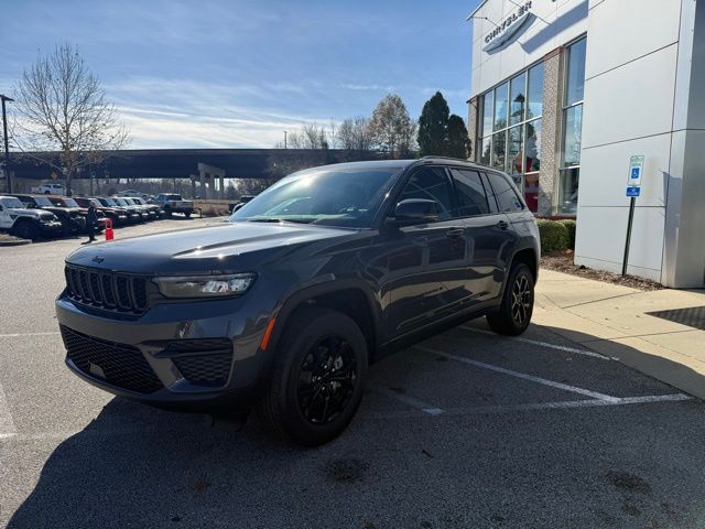 2025 Jeep Grand Cherokee Altitude's photo