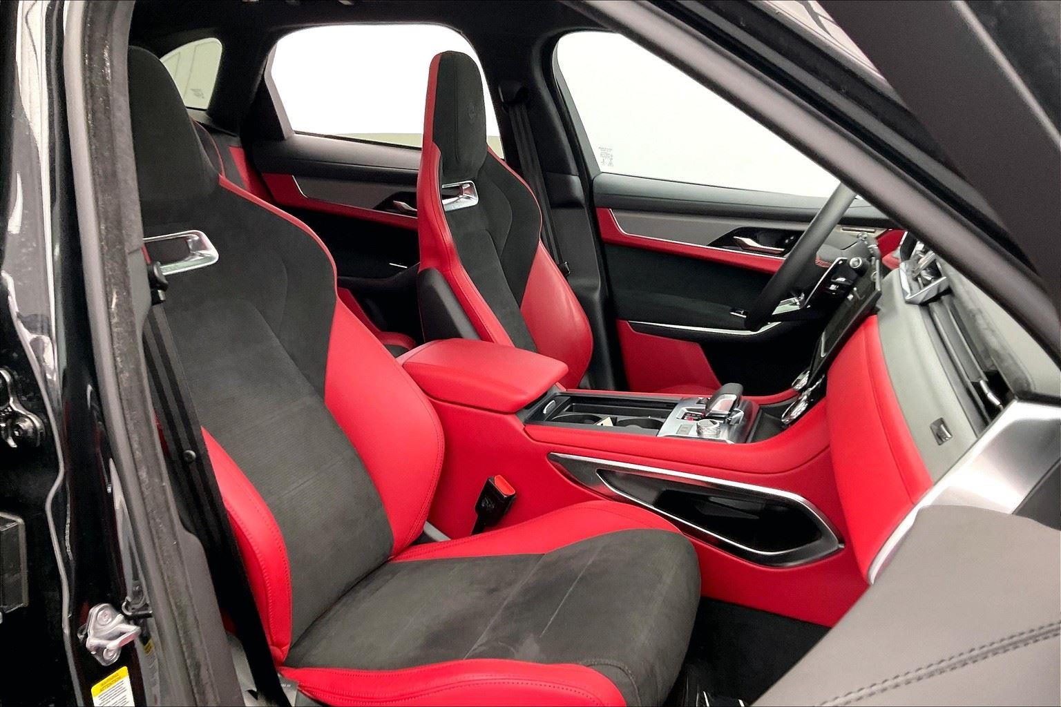 2023 Jaguar F-PACE SVR photo 5