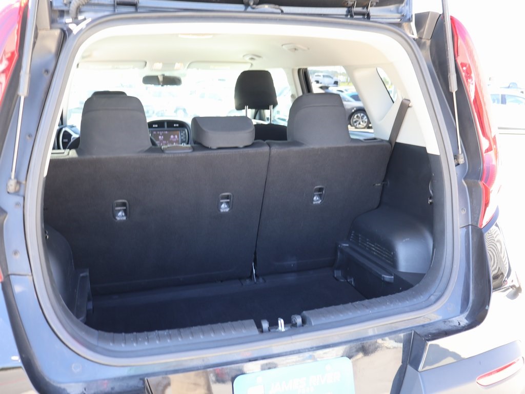 2022 Kia Soul LX photo 13