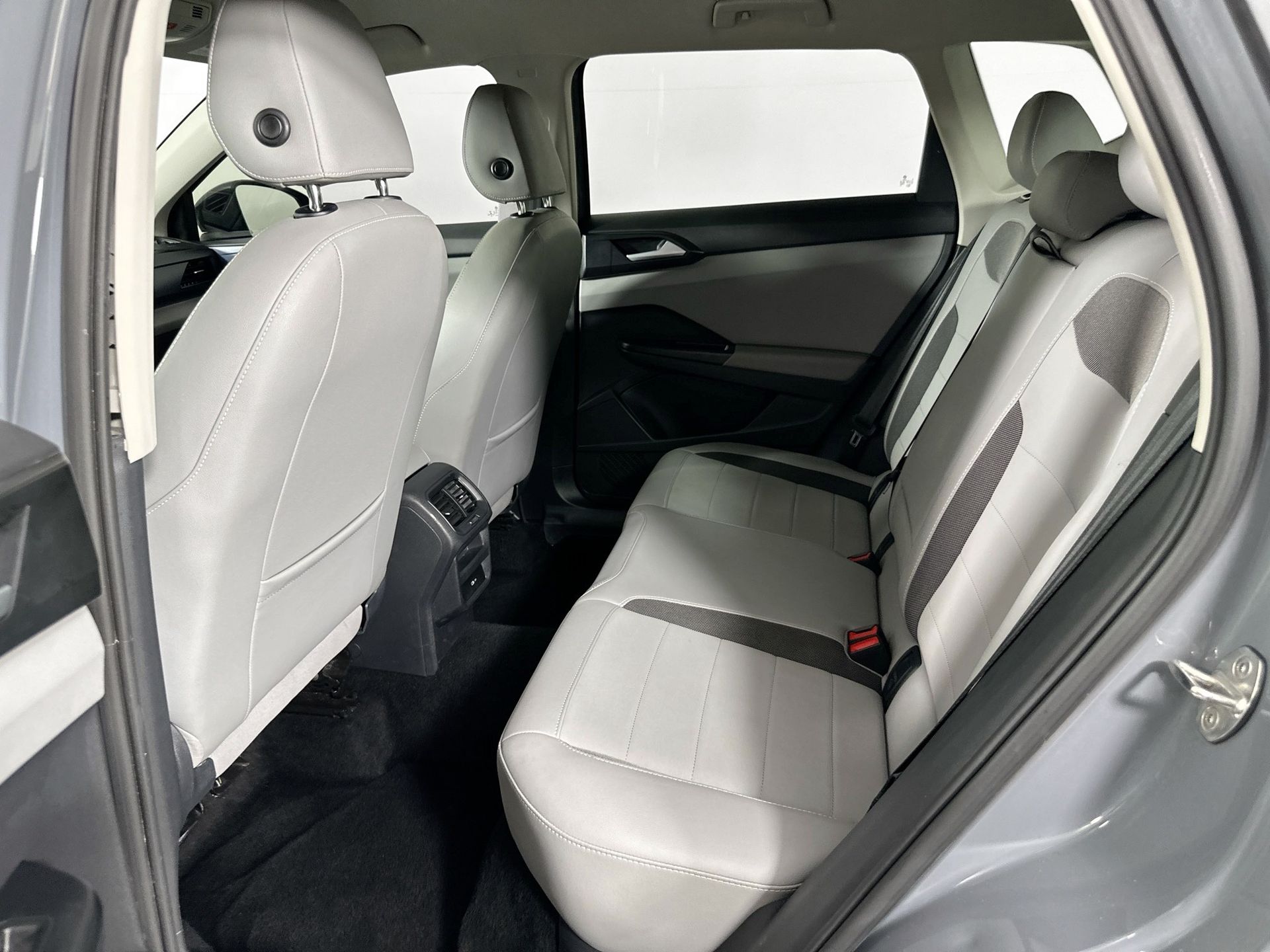 2022 Volkswagen Taos SE photo 18