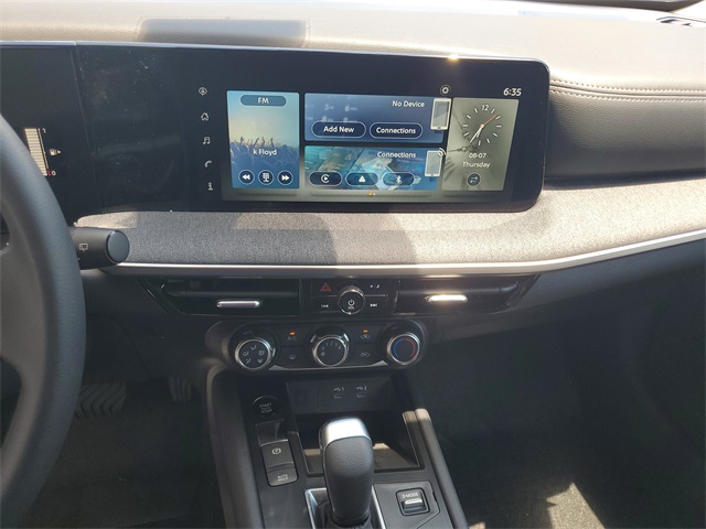 2025 Nissan Kicks SV photo 3