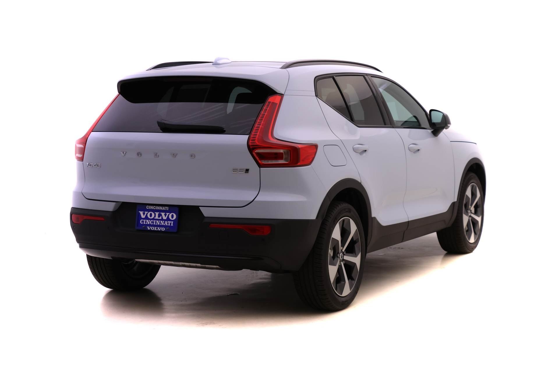 2026 Volvo XC40 Plus photo 2