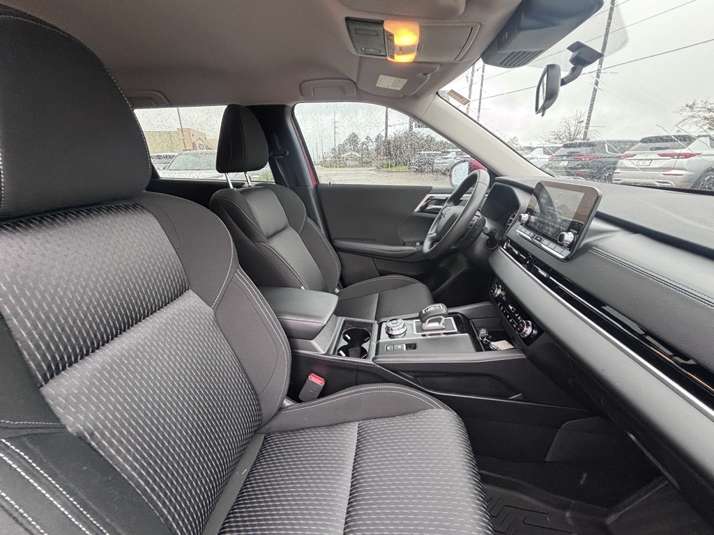 2024 Mitsubishi Outlander ES photo 18