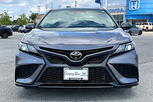 2022 Toyota Camry SE photo 3