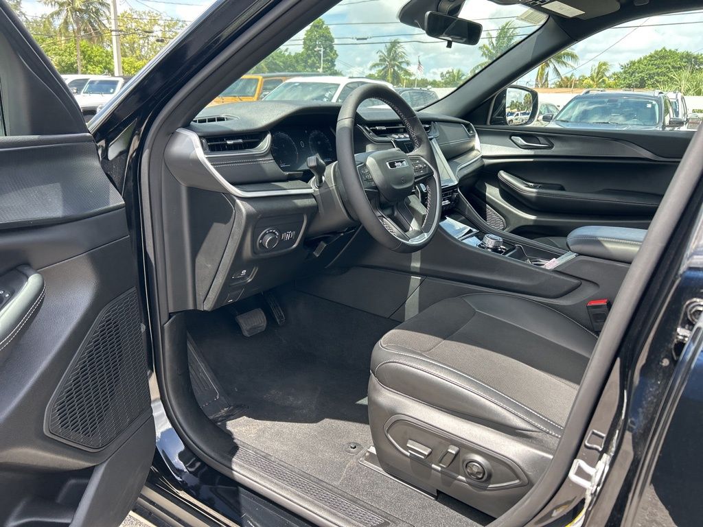 2025 Jeep Grand Cherokee Altitude X photo 9