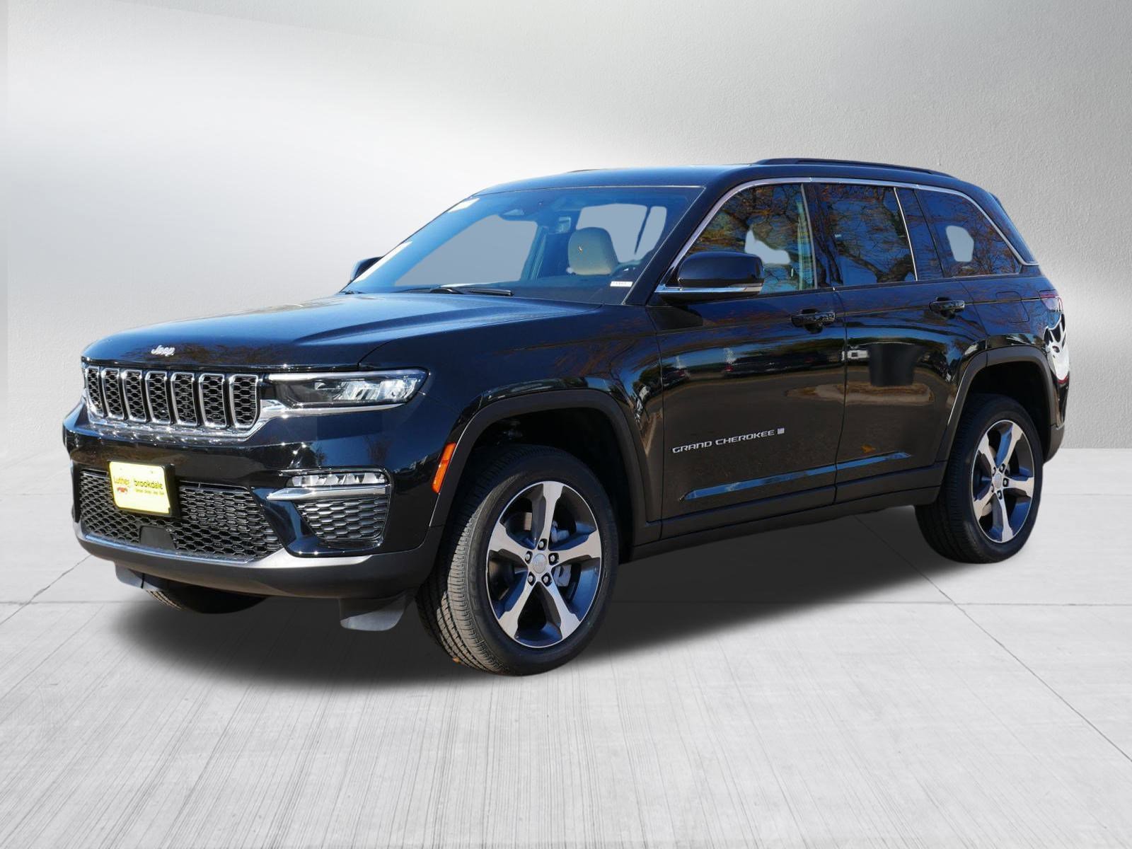 2025 Jeep Grand Cherokee Limited photo 2