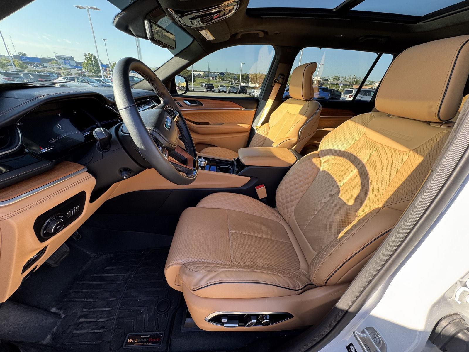 2023 Jeep Grand Cherokee L Summit Reserve photo 2