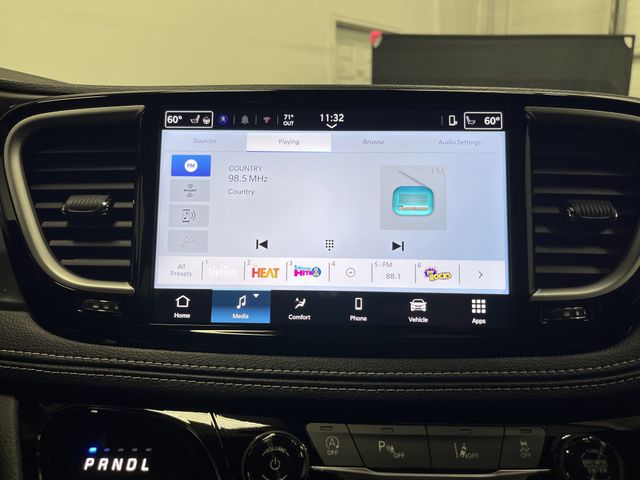 2026 Chrysler Pacifica photo 16