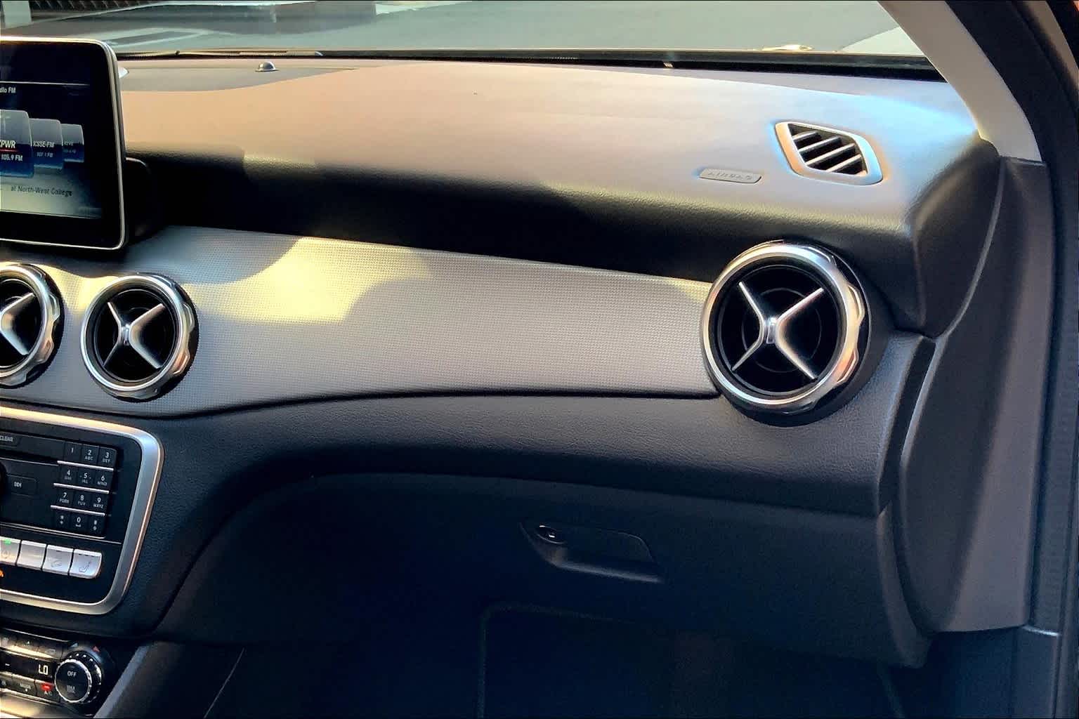 2020 Mercedes Benz GLA 250 4MATIC photo 17