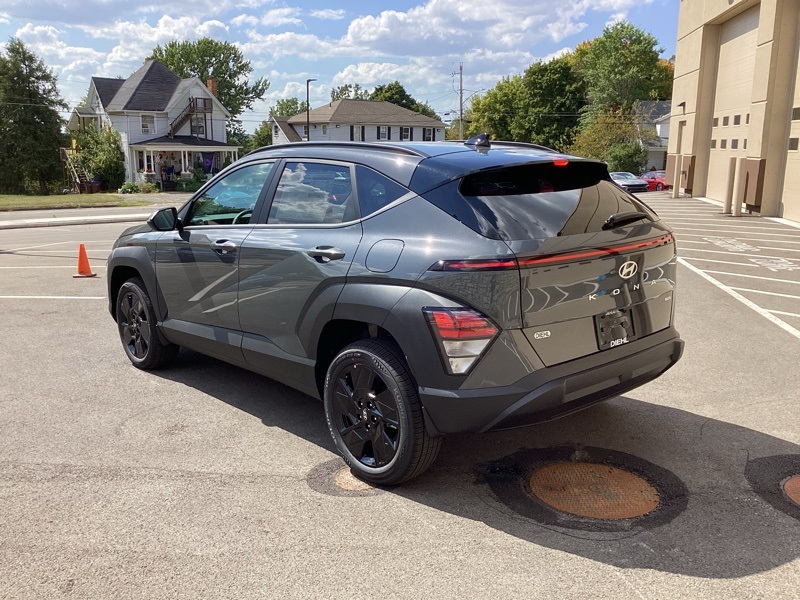 2026 Hyundai Kona SEL photo 3