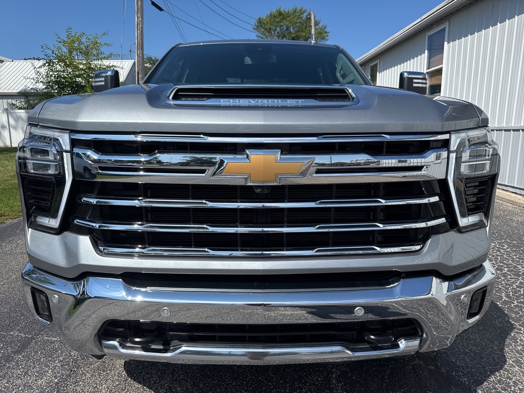 2025 Chevrolet Silverado 3500HD LTZ photo 2